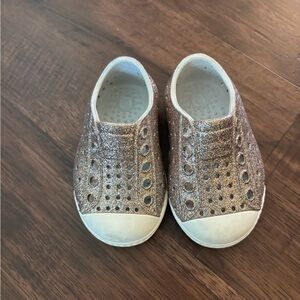 Native infant girl shoes. Glitter pink. NWOT.